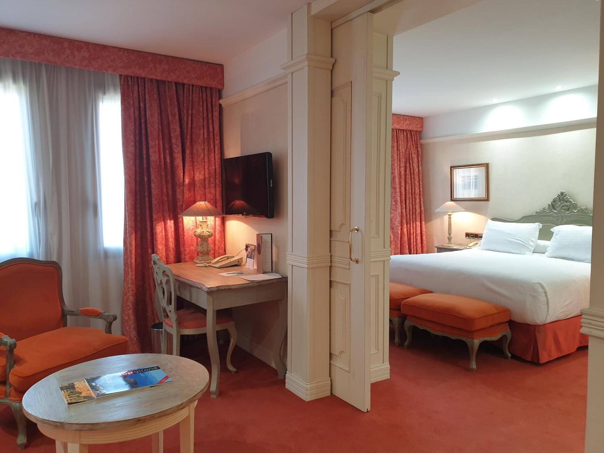 Cmc Hotel Girona